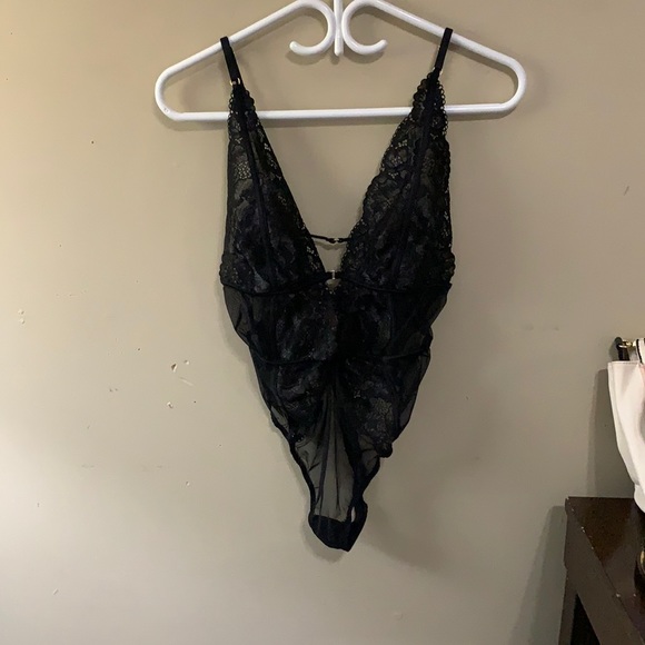 La senza lace and mesh bodysuit - Picture 3 of 9